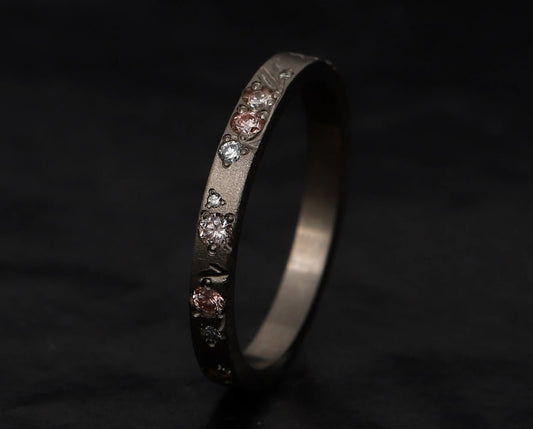 Anneau en or gris 18k (medium) Hanami 01  avec diamants  et diamants roses Purs pour bague mood de luxe