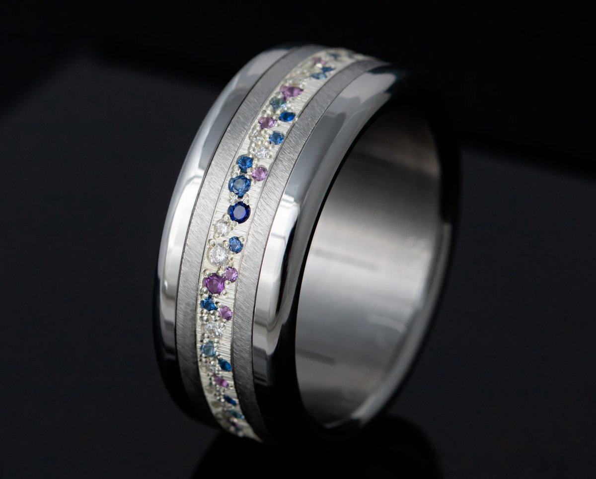 Luxus-Ring - medium Yarrow Sommer – Innenring aus Silber mit Diamanten, Saphire und Amethysten besetzt