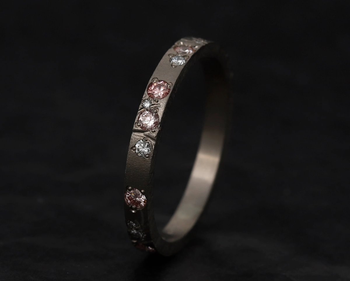 Innenring aus 18K Graugold (Medium Addon) Hanami 02 mit Diamanten und "Pur" rosa Diamanten für mood Luxus-Ring