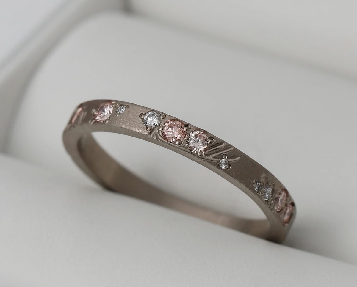 Innenring aus 18K Graugold (Medium Addon) Hanami 01 mit Diamanten und "Pur" rosa Diamanten für mood Luxus-Ring