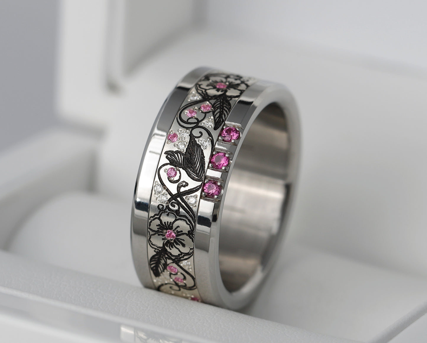 Addon en argent serti de diamants blancs et saphirs roses "Éclosion"