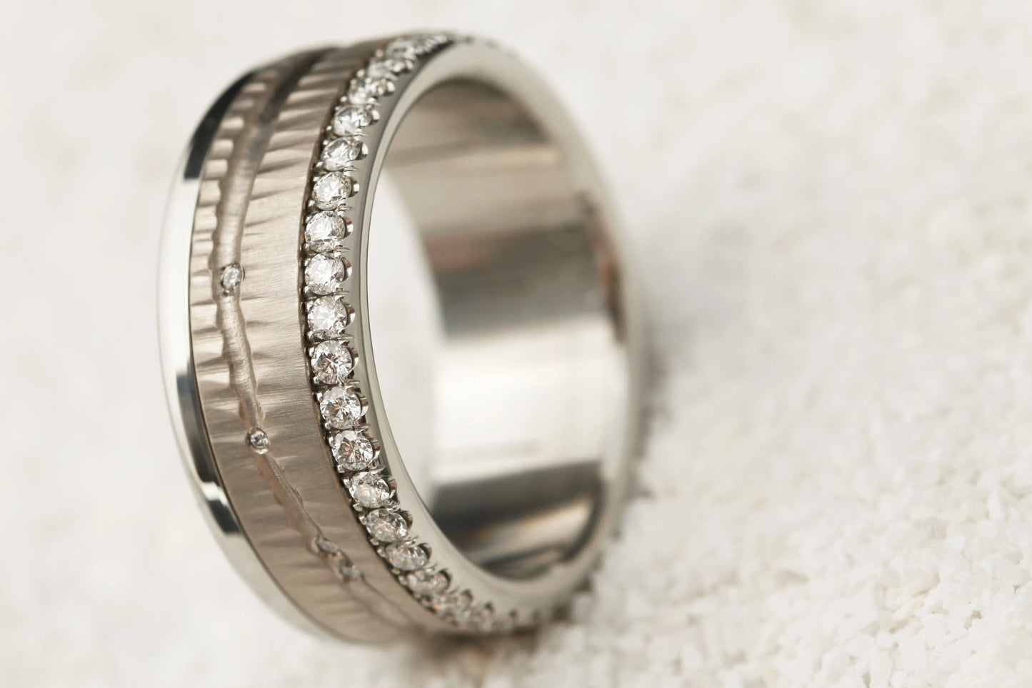 Base XS sertie ou partiellement sertie sur un côté de diamants 1.6mm
