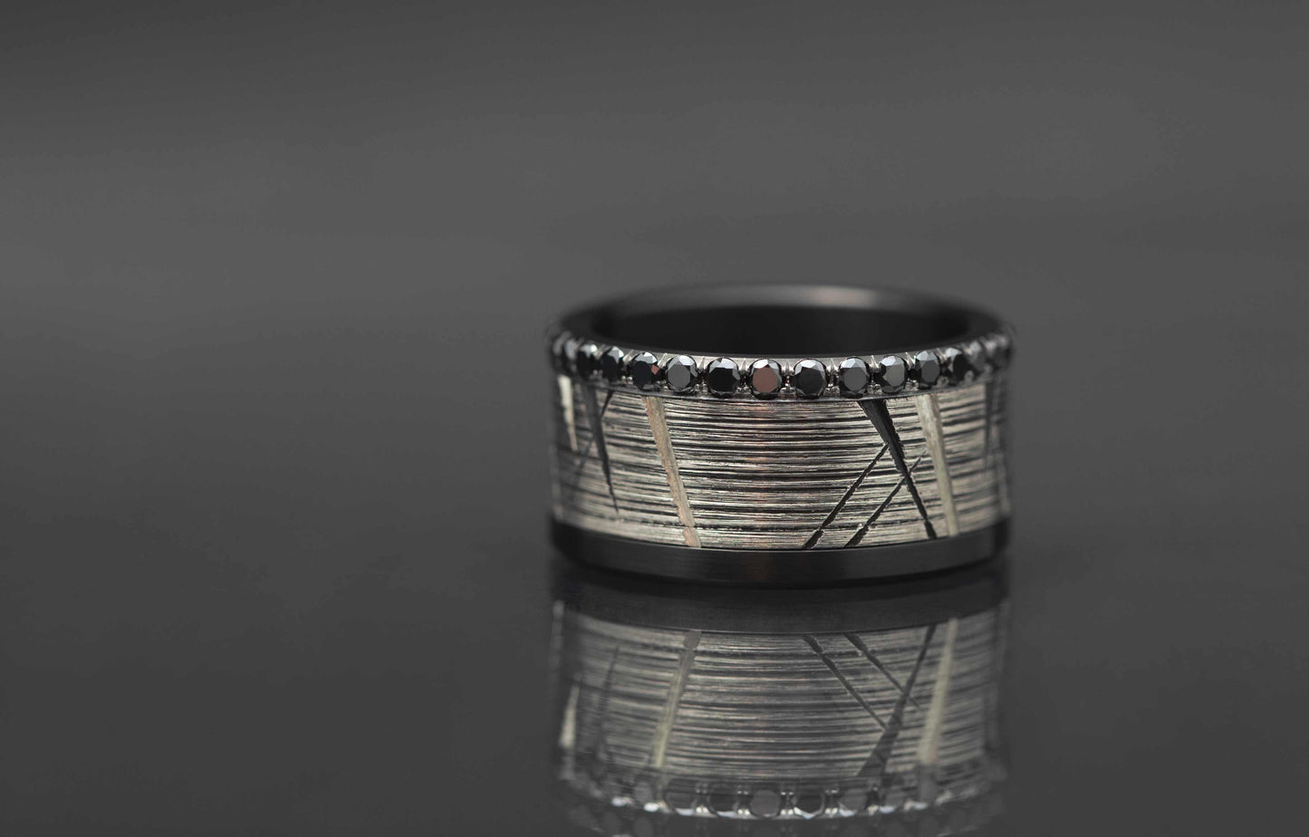 Base small black entièrement sertie de diamants noirs 1.9mm sur un côté
