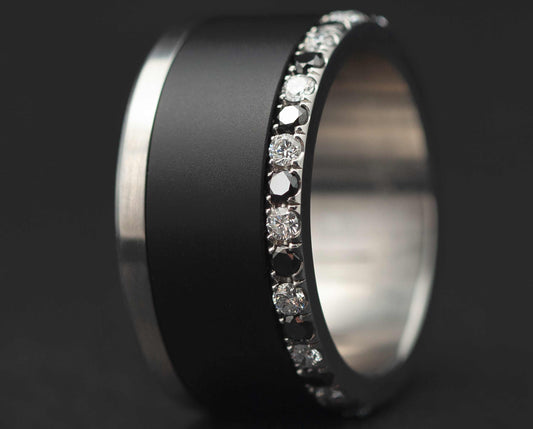 Base small entièrement sertie de diamants et diamants noirs 1.9mm sur un côté