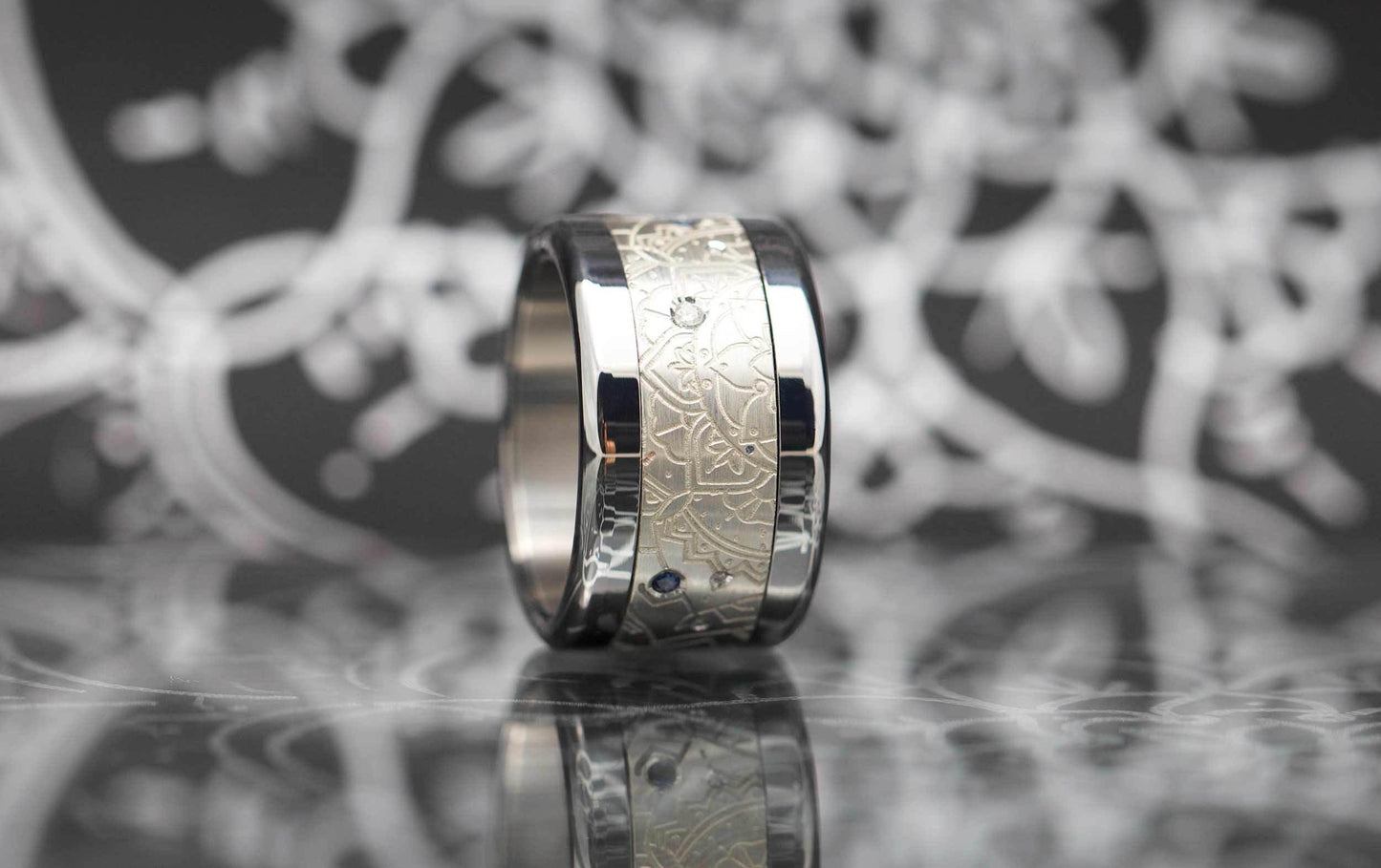 addon en argent "LIANHUA " serti de saphirs et de diamants