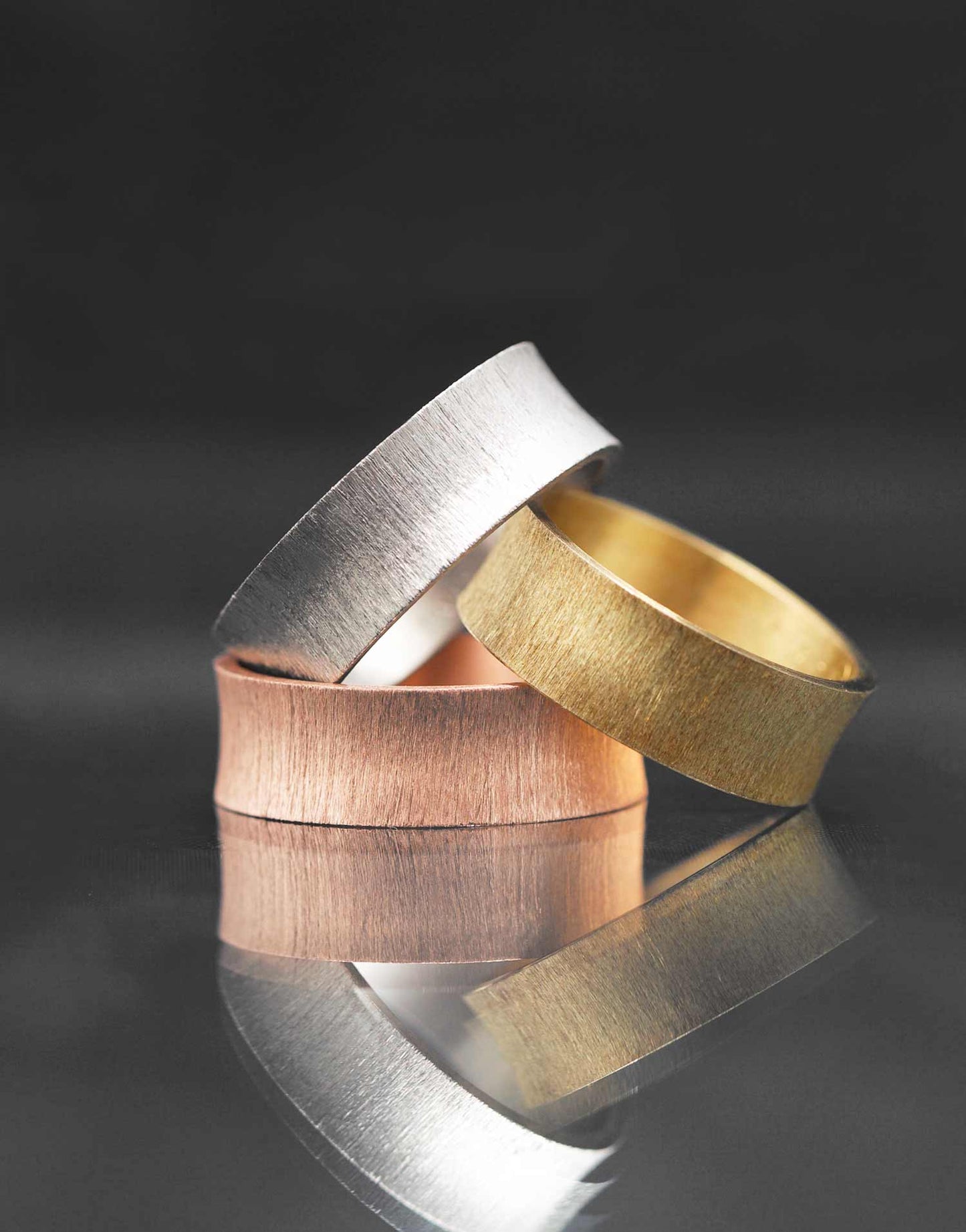 Addon ausgehöhlt, drapiert aus 18K Graugold