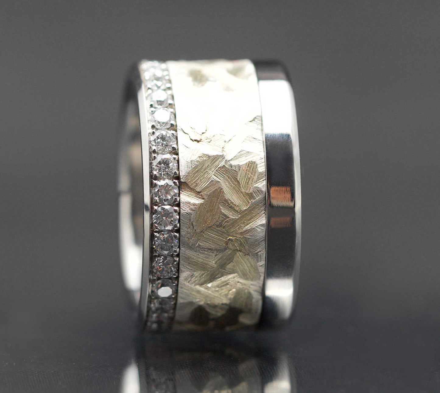 Base large entièrement sertie de diamants 2.1mm sur un côté