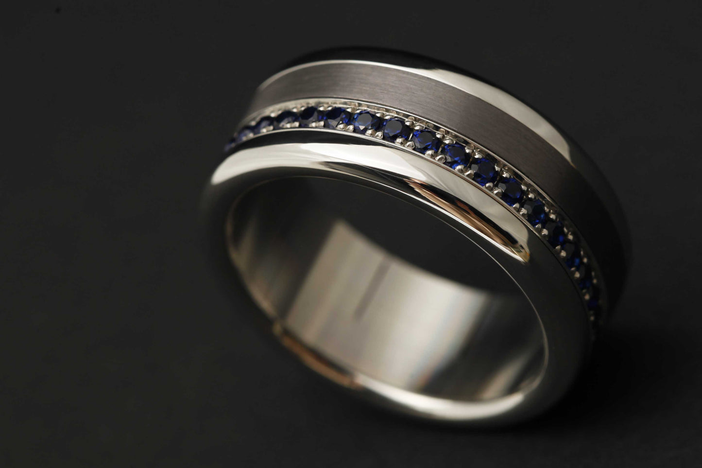 Addon medium acier entièrement serti de saphirs - en stock