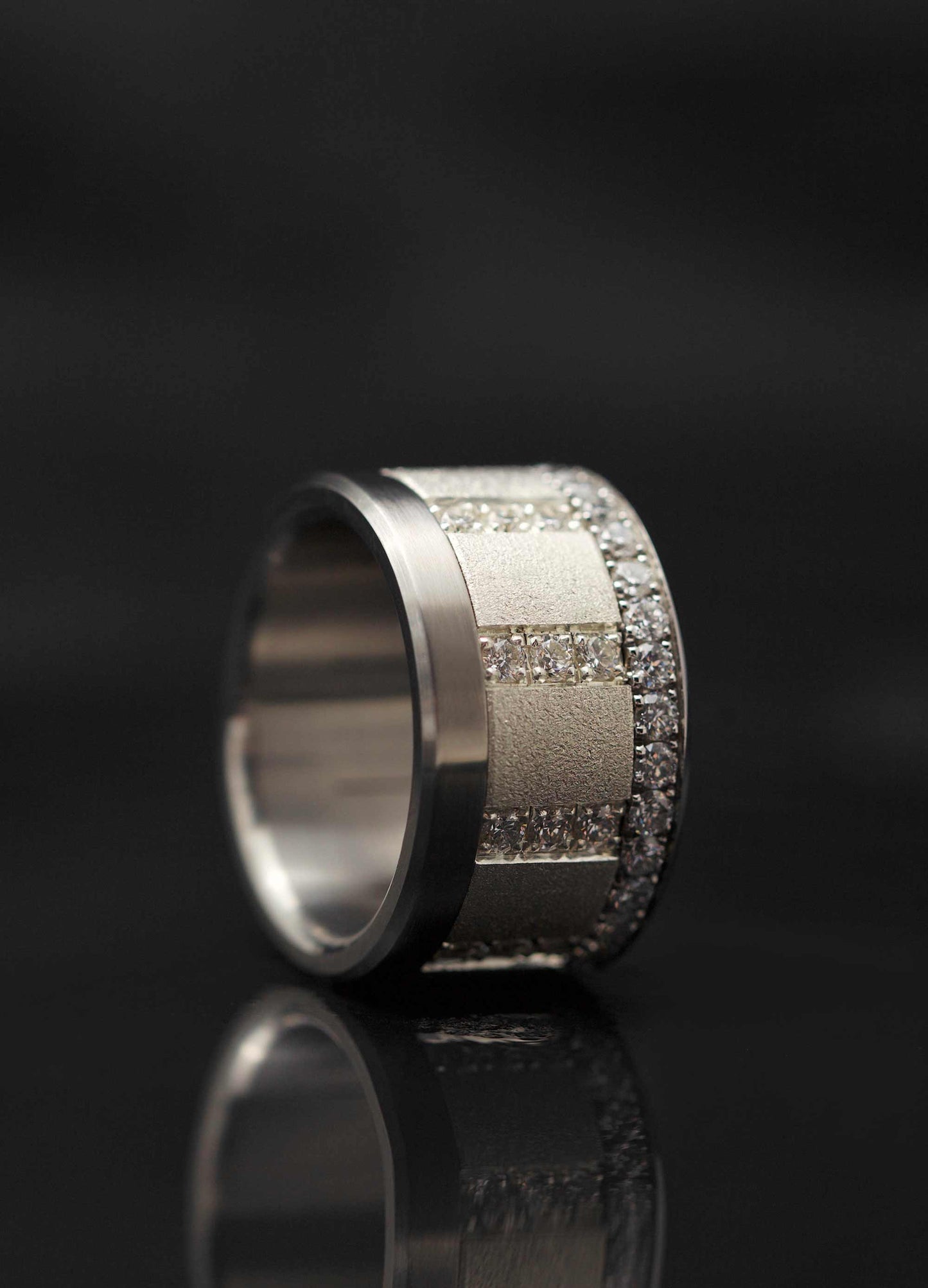 Base large entièrement sertie de diamants 2.1mm sur un côté