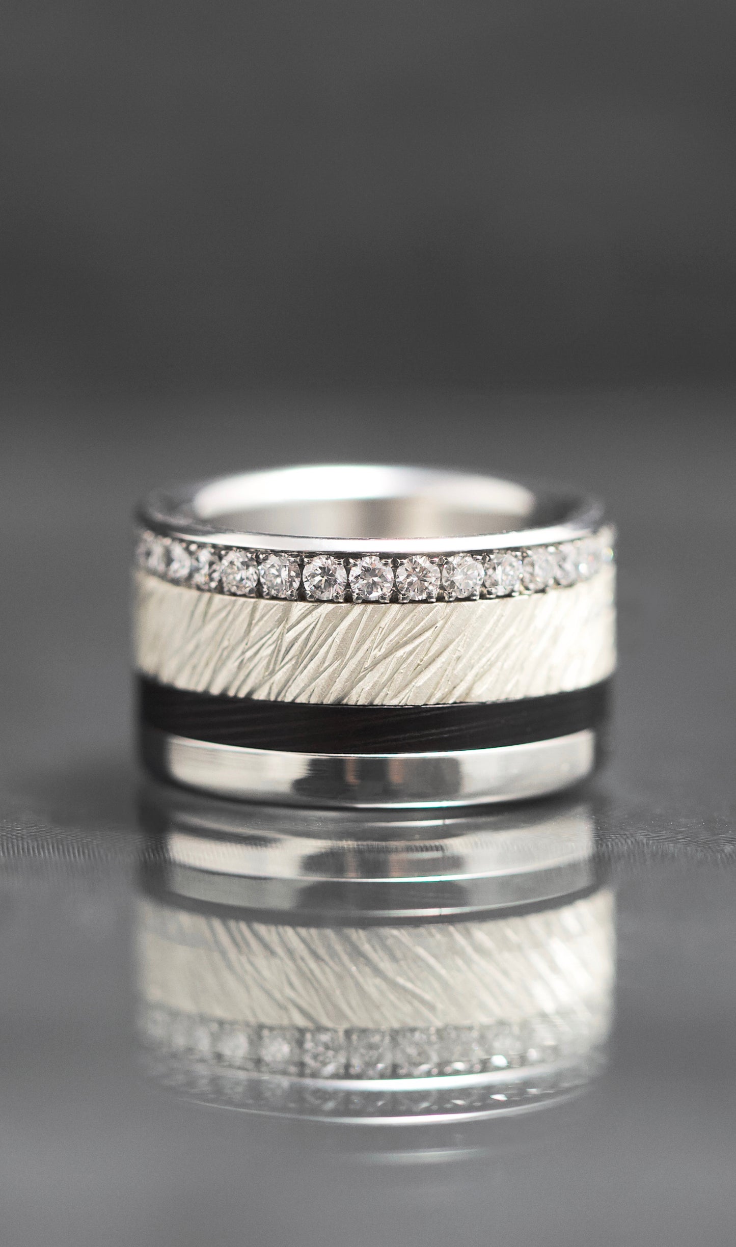 Base large entièrement sertie de diamants 2.1mm sur un côté