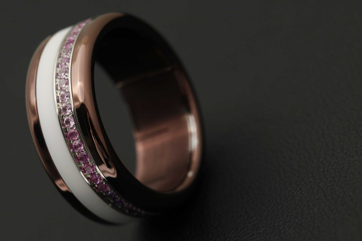 Addon medium acier entièrement serti d'améthystes et de saphirs rose en dégradé