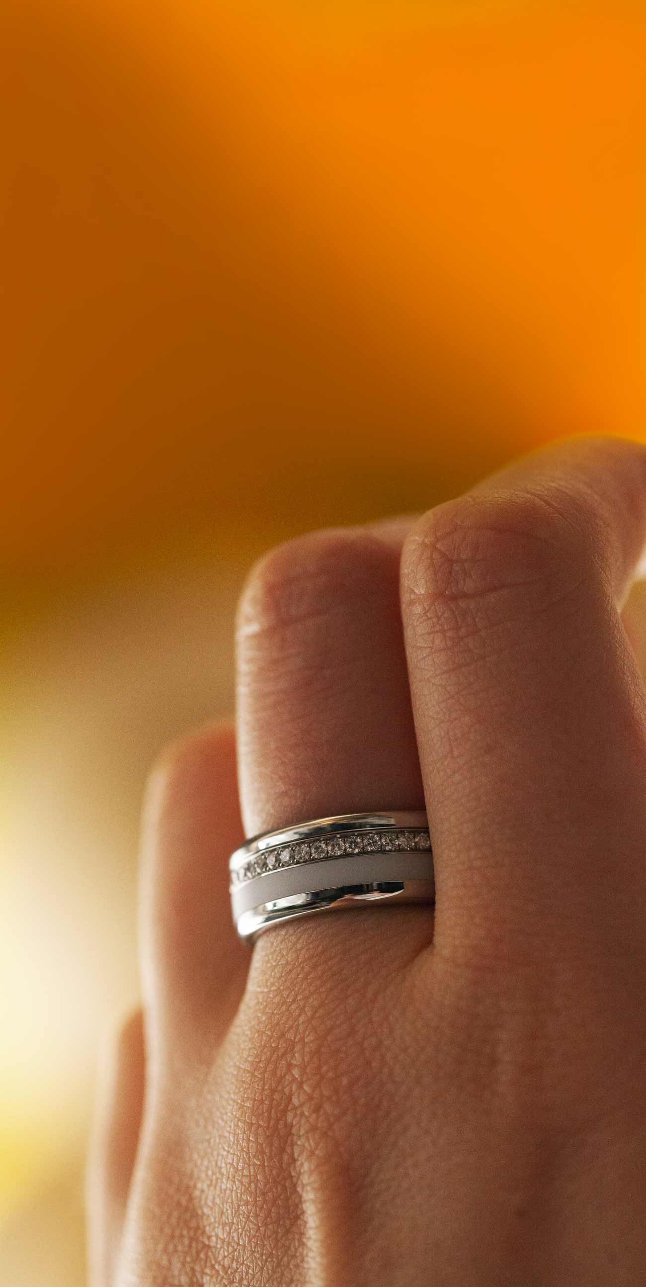 Bague mood joaillerie complète en céramique et et acier sertie de diamants
