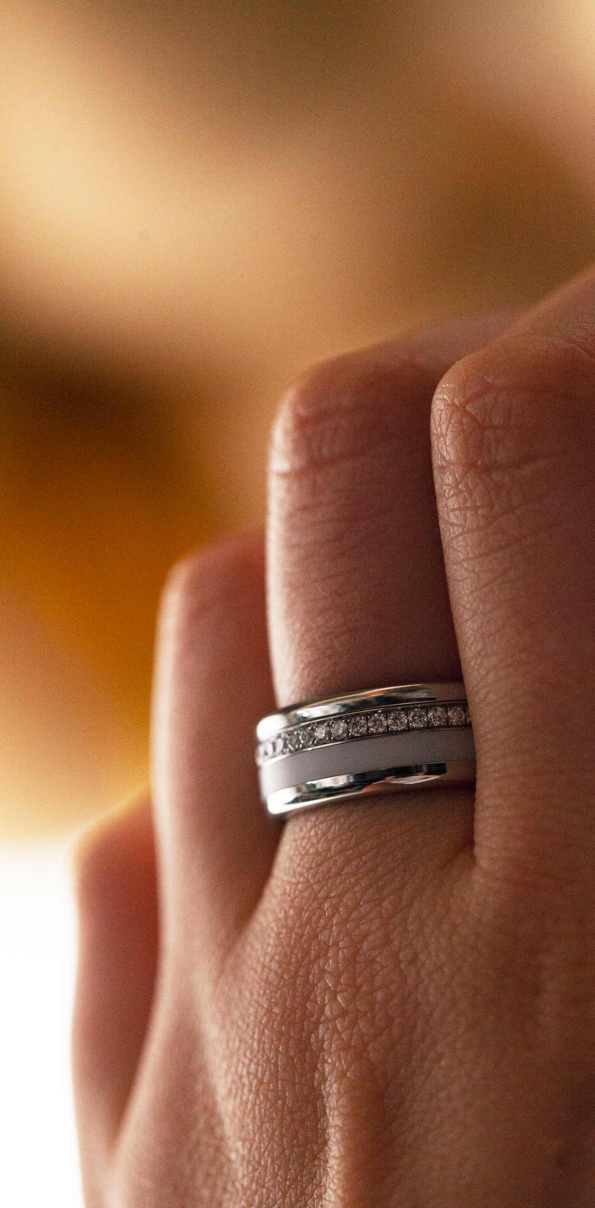 Bague mood joaillerie complète en céramique et et acier sertie de diamants