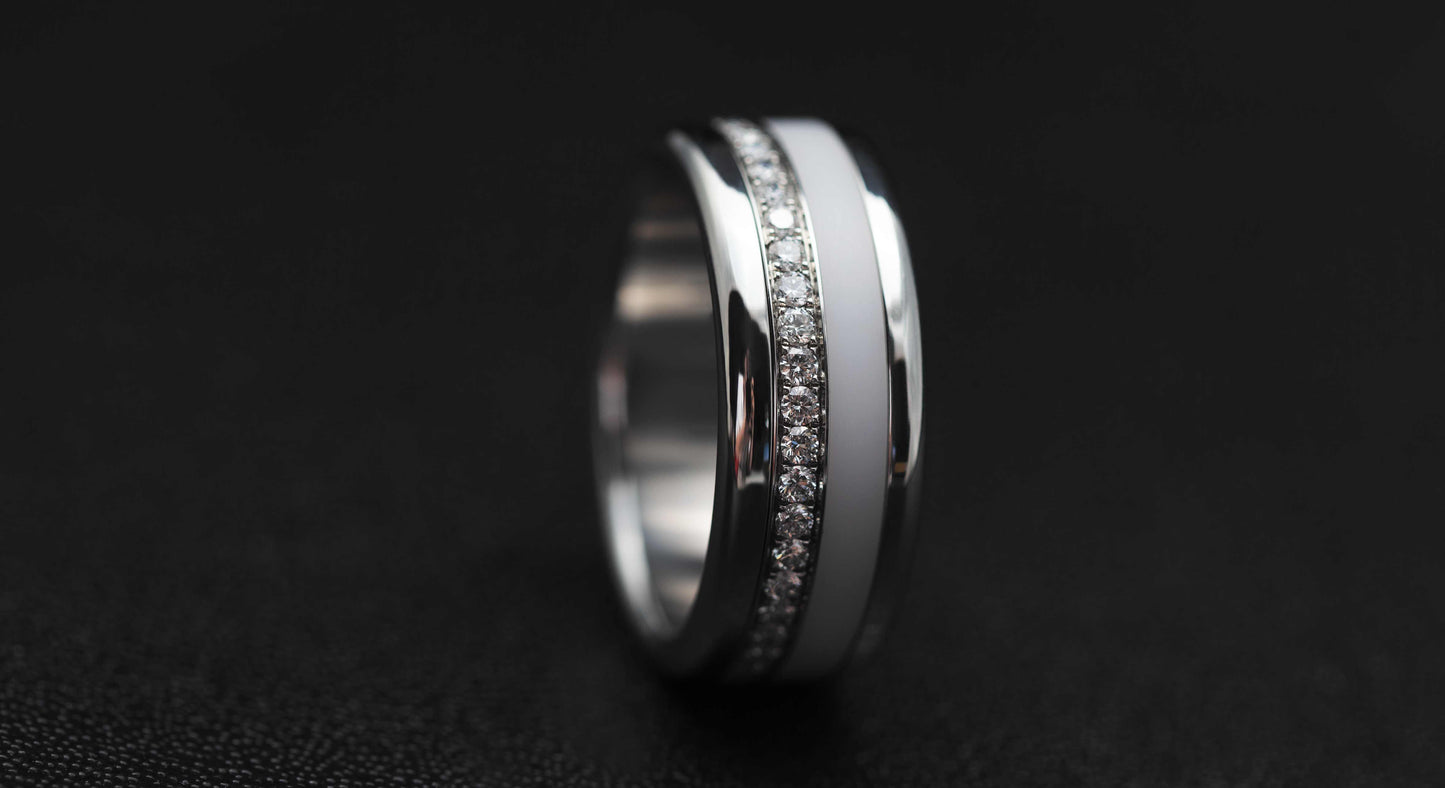 Bague mood joaillerie complète en céramique et et acier sertie de diamants