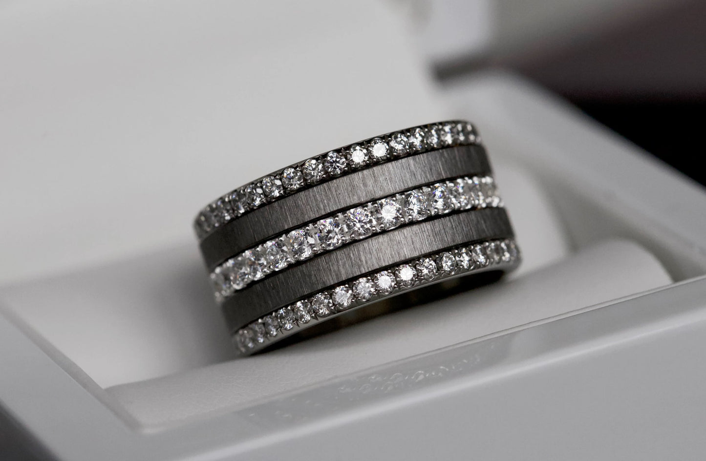 Small Fassung mit Diamanten vollständig besetzt (1,9 Diamanten)