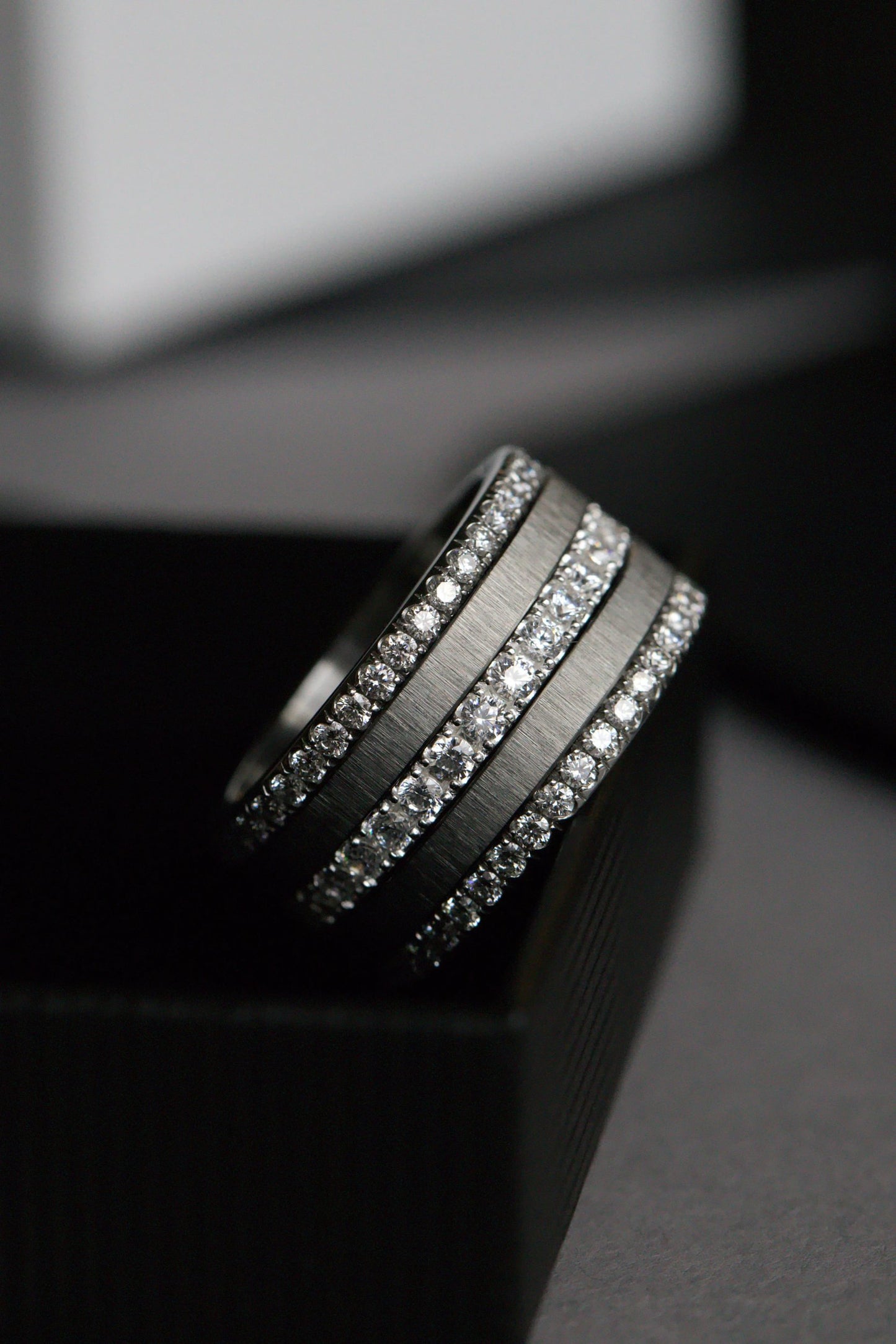 Small Fassung mit Diamanten vollständig besetzt (1,9 Diamanten)