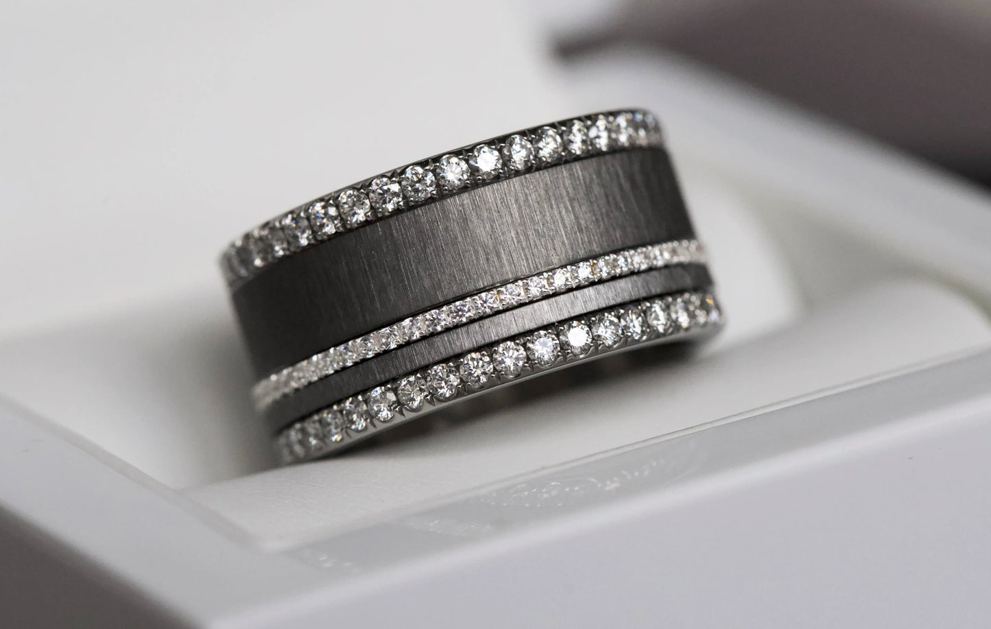 Small Fassung mit Diamanten vollständig besetzt (1,9 Diamanten)