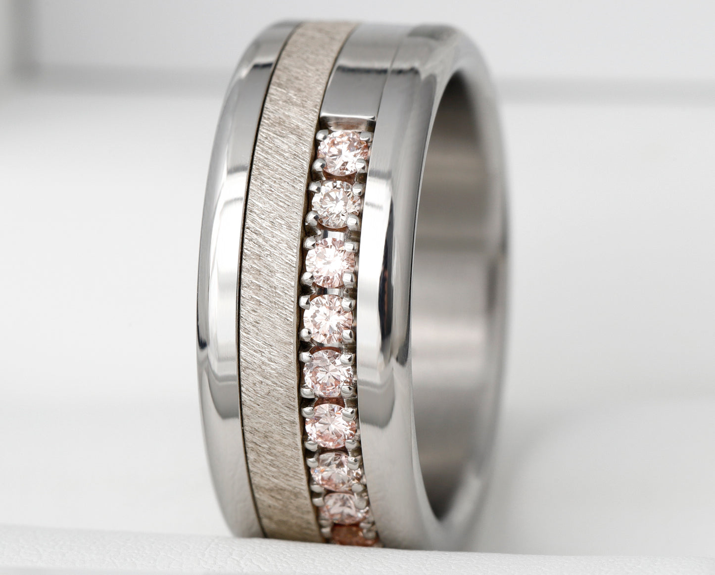 Medium Addon aus Edelstahl mit Zermatter rosa „Pur“ Diamanten vollständig besetzt