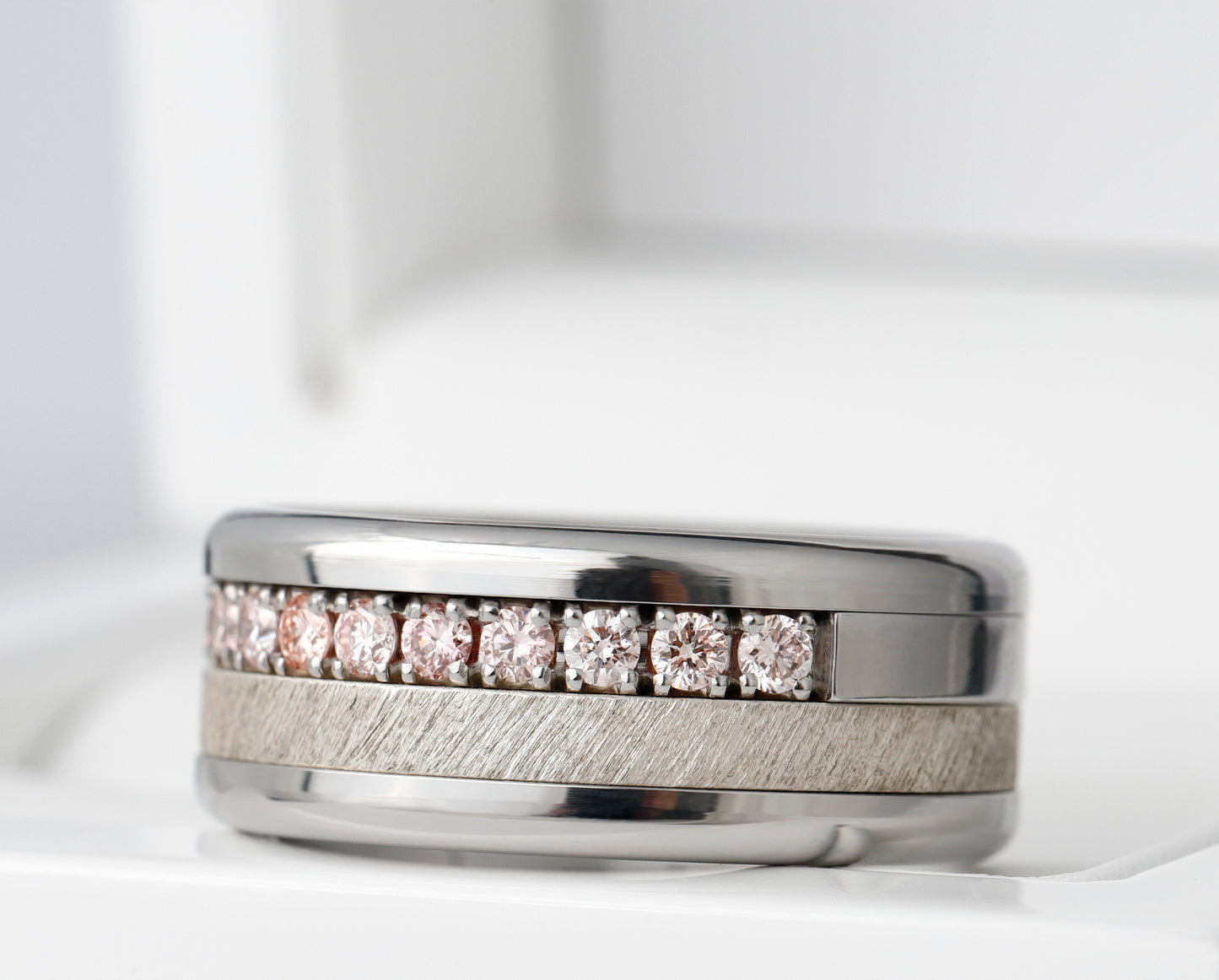 Medium Addon aus Edelstahl mit Zermatter rosa „Pur“ Diamanten vollständig besetzt