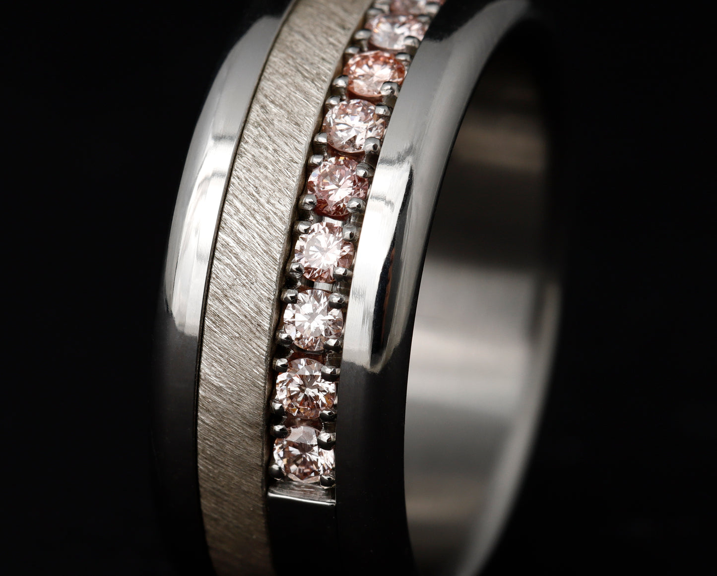 Medium Addon aus Edelstahl mit Zermatter rosa „Pur“ Diamanten vollständig besetzt