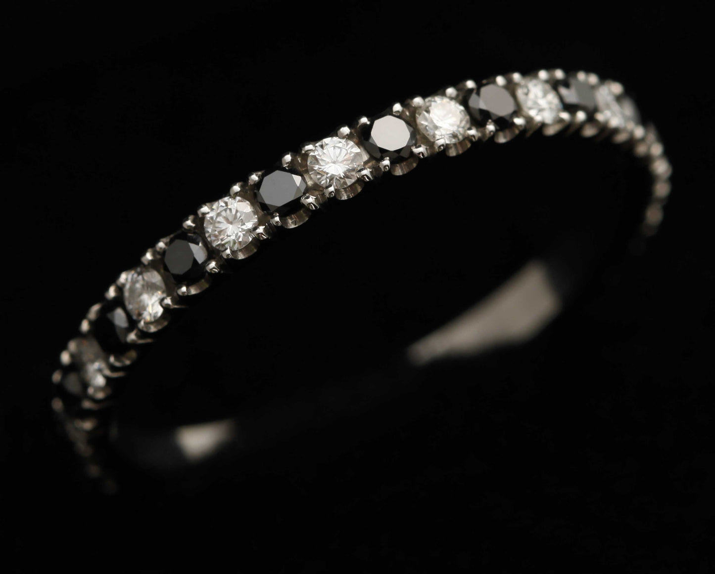 Addon medium acier entièrement serti de diamants et diamants noirs 1.9 mm