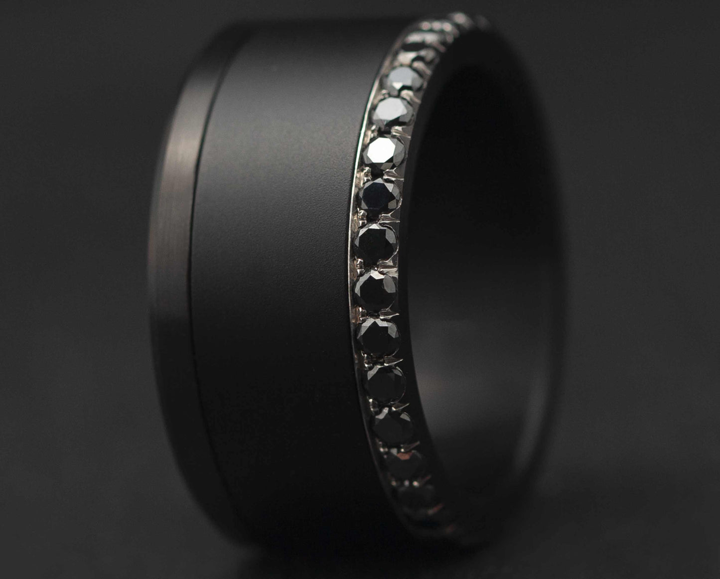 Base small black entièrement sertie de diamants noirs 1.9mm sur un côté
