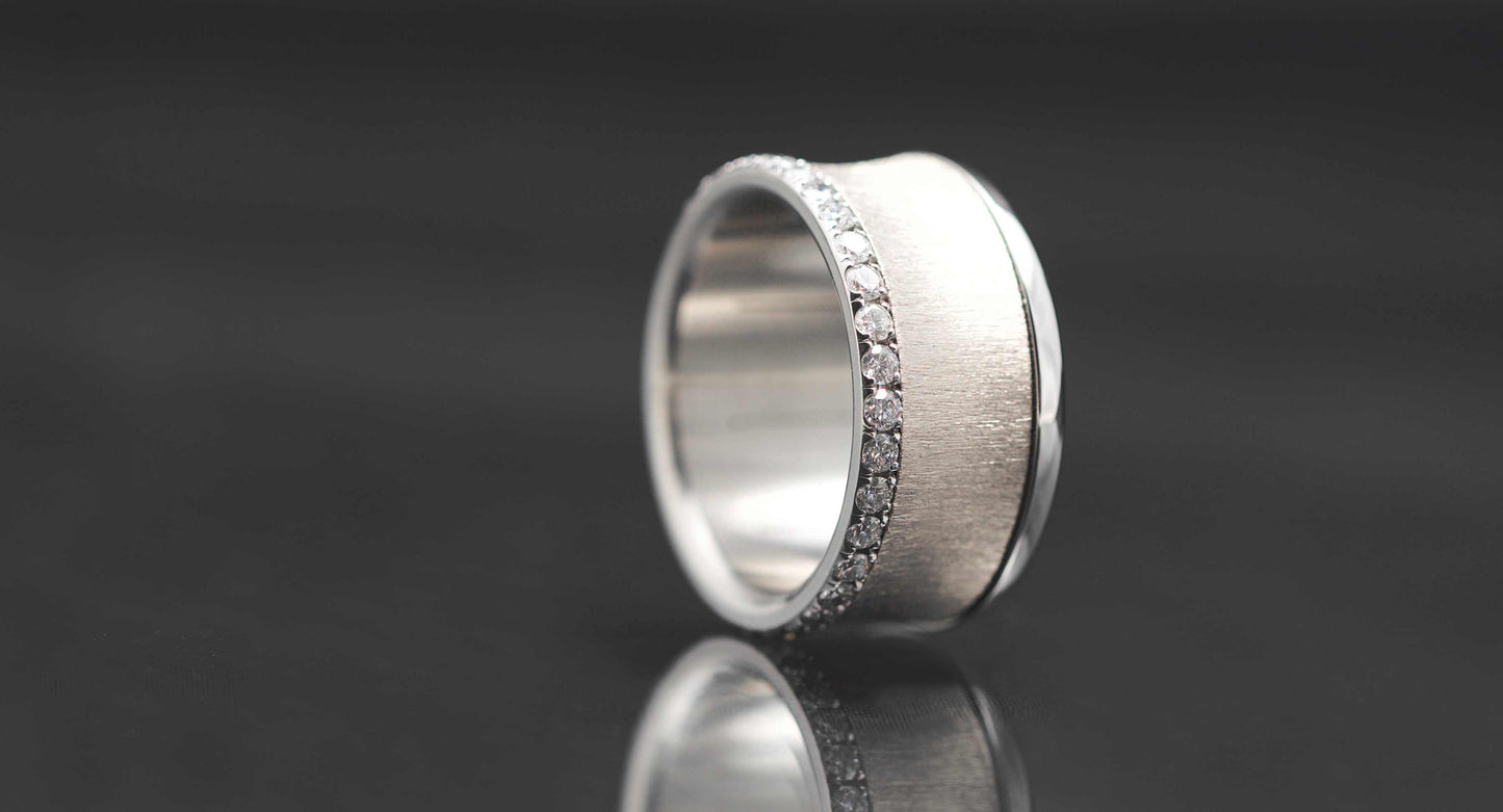 Addon ausgehöhlt, drapiert aus 18K Graugold